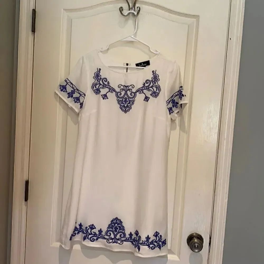 Lulus Adorable embroidered dress S
